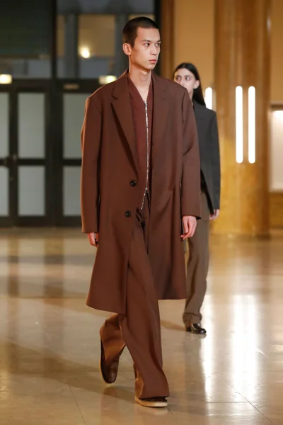 Look 32